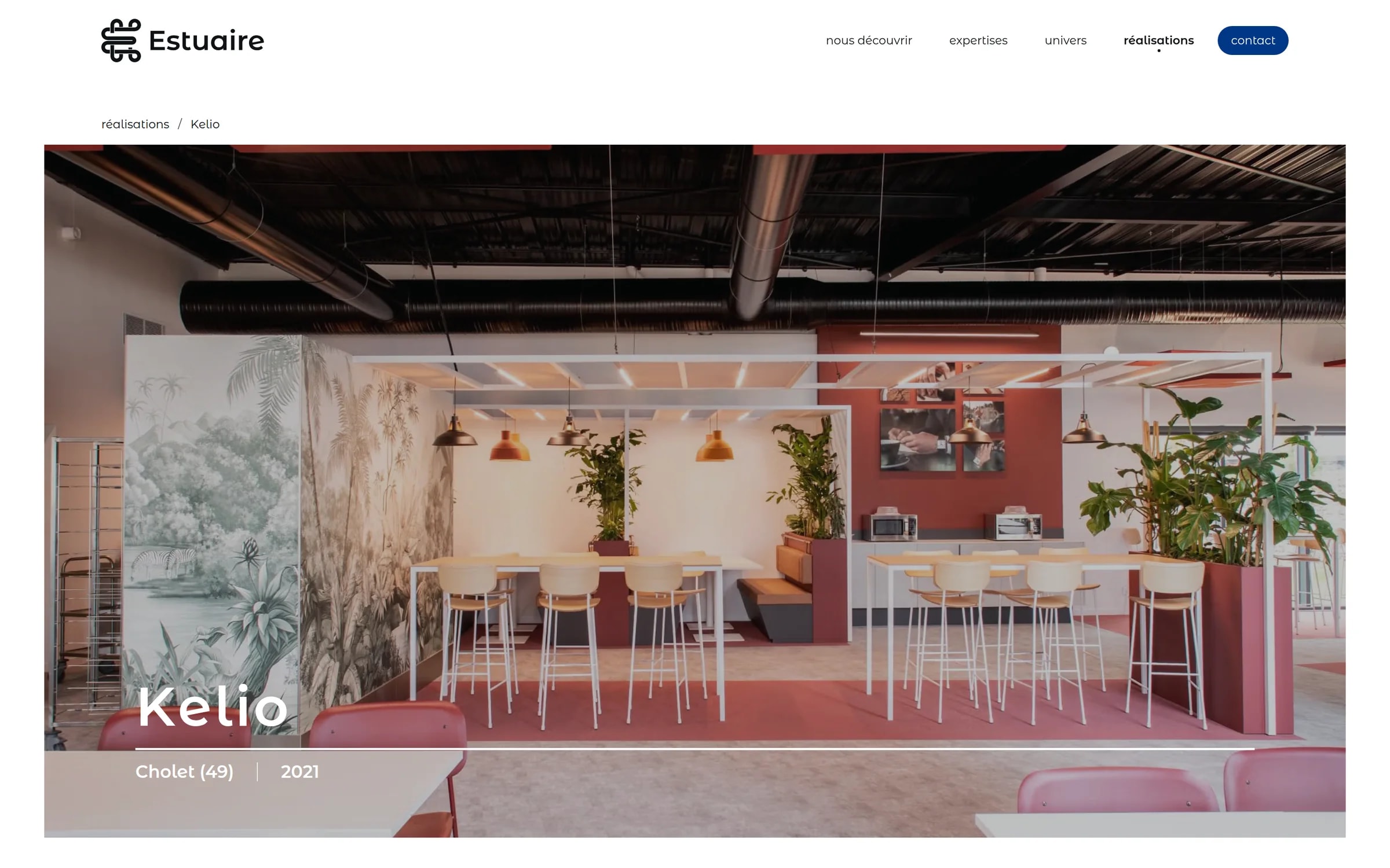 Kelio case study: full-width photo of a fitted office canteen with a pink and green palette, captioned Cholet, 2021.